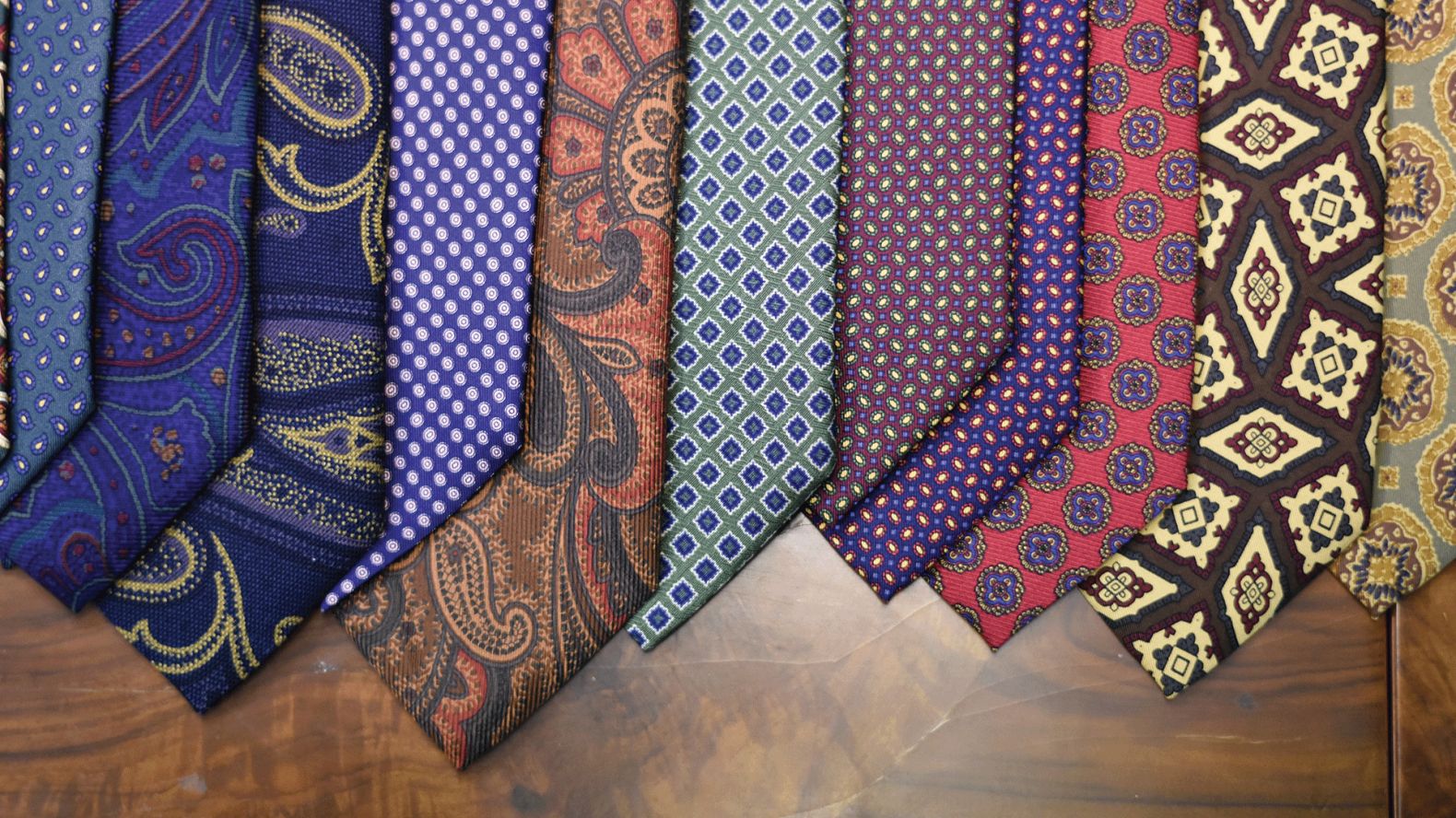 serafinesilk_silkprintedtie.png