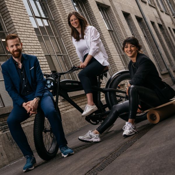 Die Macher hinter Man's World: Stanley Aebi, Fabienne Leutenegger & Anna Rall (v.l.n.r.).